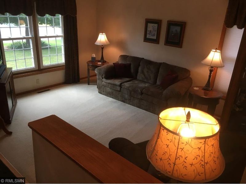 5253 Heath Ave N, Oakdale, MN 55128