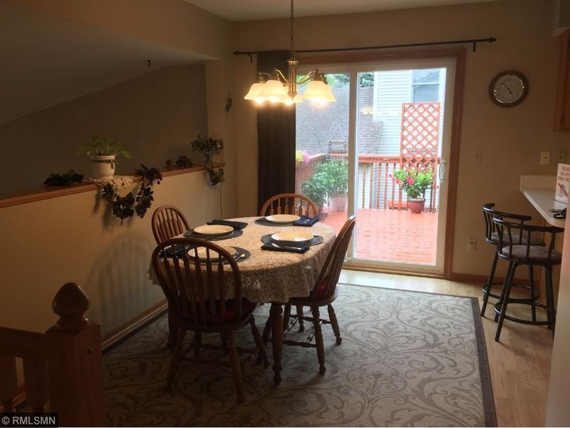 5253 Heath Ave N, Oakdale, MN 55128