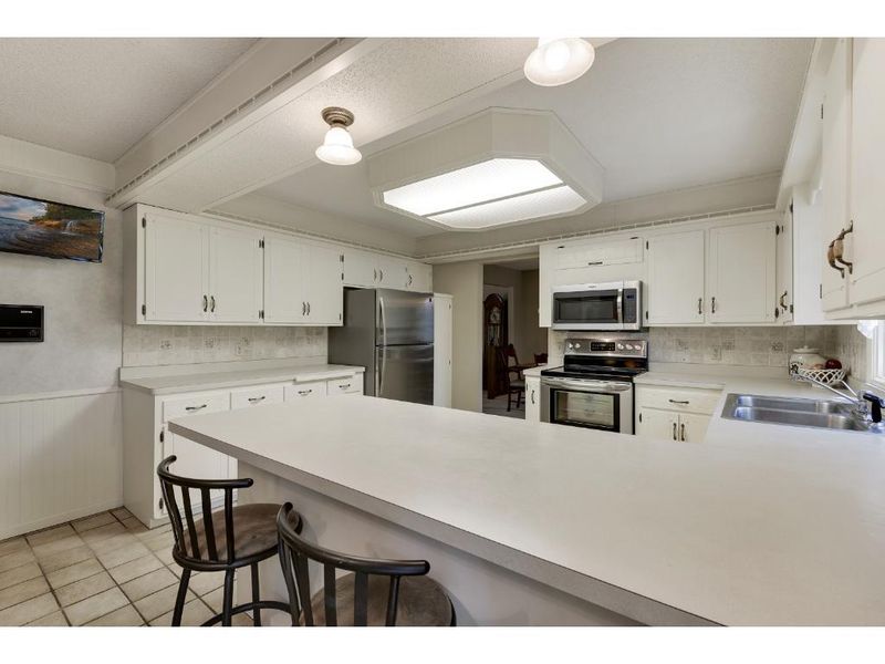 1438 Ponderosa Cir, Eagan, MN 55122