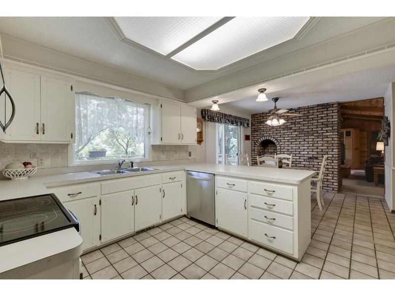 1438 Ponderosa Cir, Eagan, MN 55122