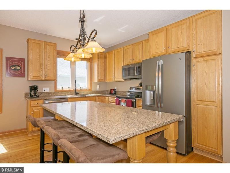 19182 Ingleside Ct, Lakeville, MN 55044