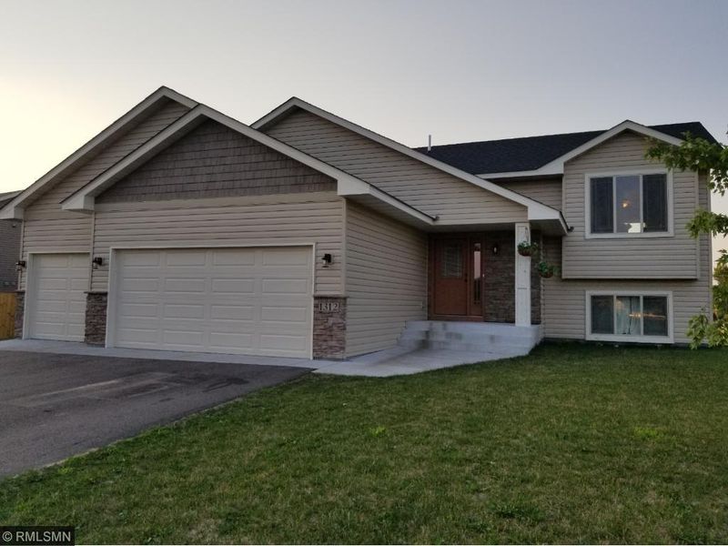 1312 18th Ave SE, Cambridge, MN 55008