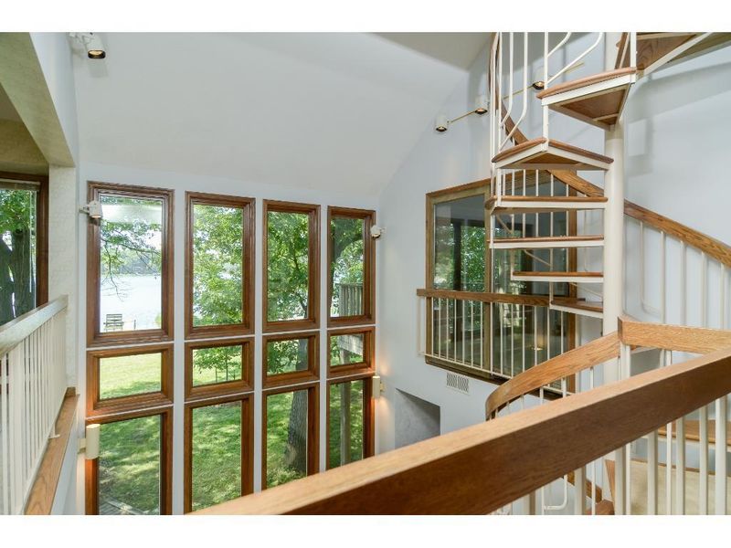 95 Doover Ln, Mahtomedi, MN 55115