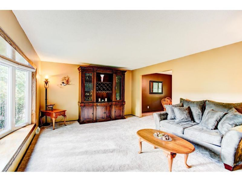 6215 Edgemont Blvd N, Brooklyn Park, MN 55428
