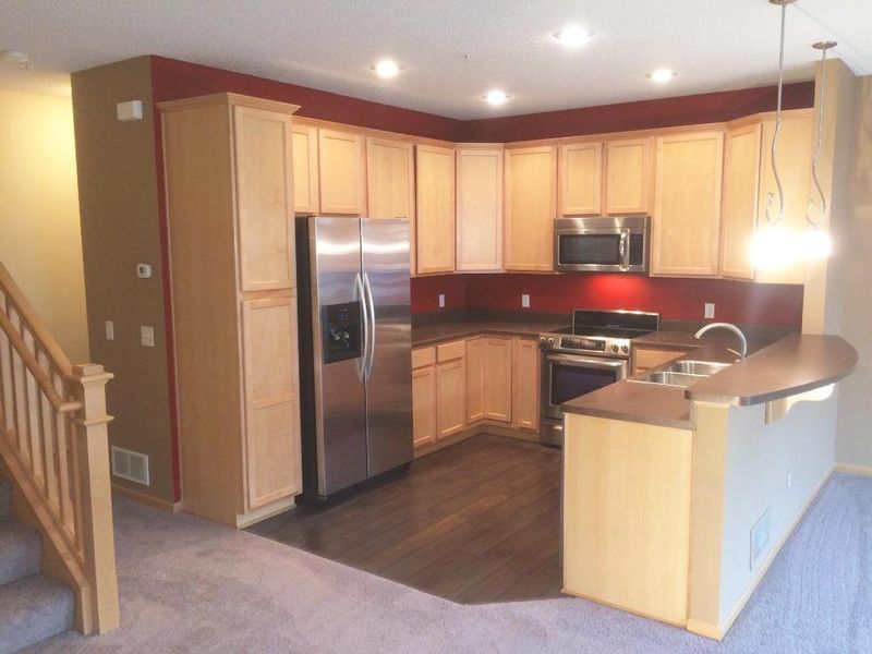 15525 Eagle Shore Dr #802, Apple Valley, MN 55124