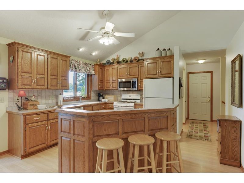 400 Mccarrons Blvd N, Roseville, MN 55113