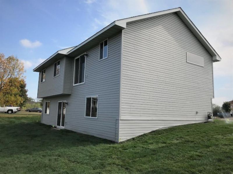 812 Winsome Way NE, Isanti, MN 55040
