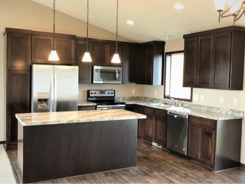 812 Winsome Way NE, Isanti, MN 55040