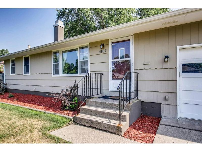 4907 65th Ave N, Brooklyn Center, MN 55429