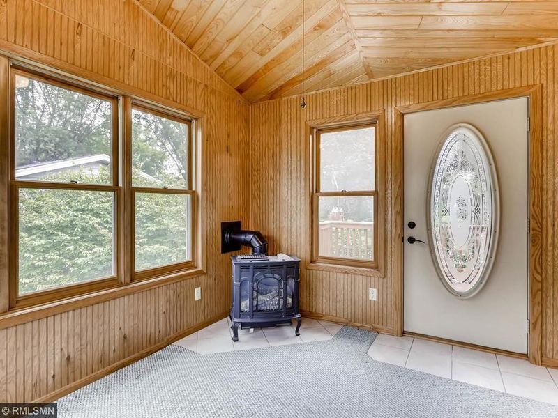 1144 Lincoln Ave, Saint Paul Park, MN 55071