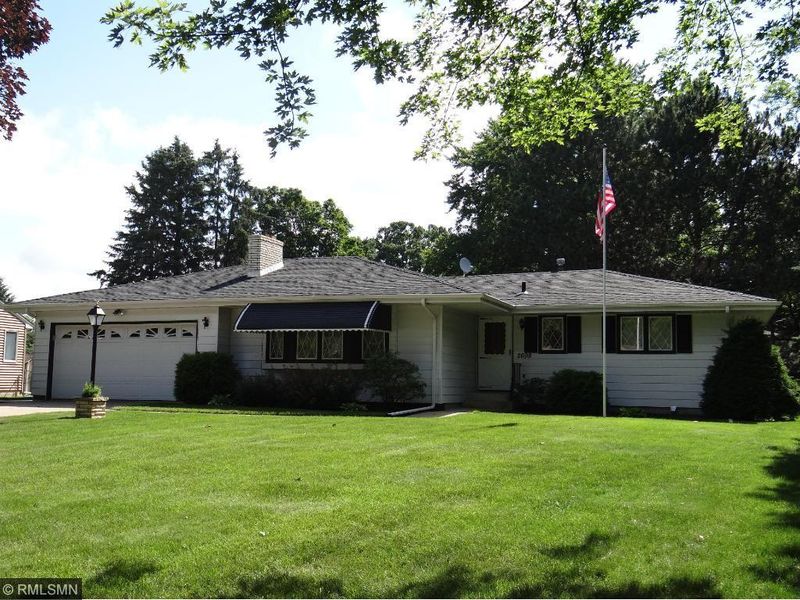 2698 Sheldon St, Roseville, MN 55113