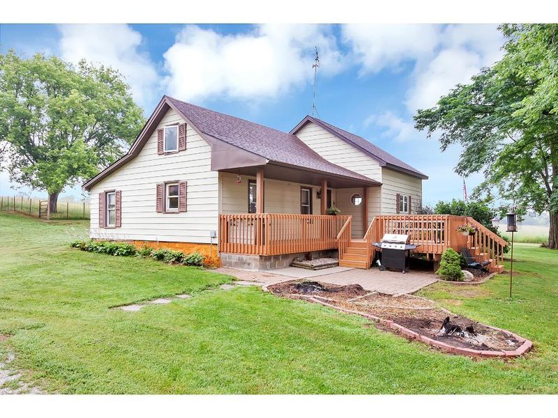 5682 Calumet Rd, South Haven, MN 55382