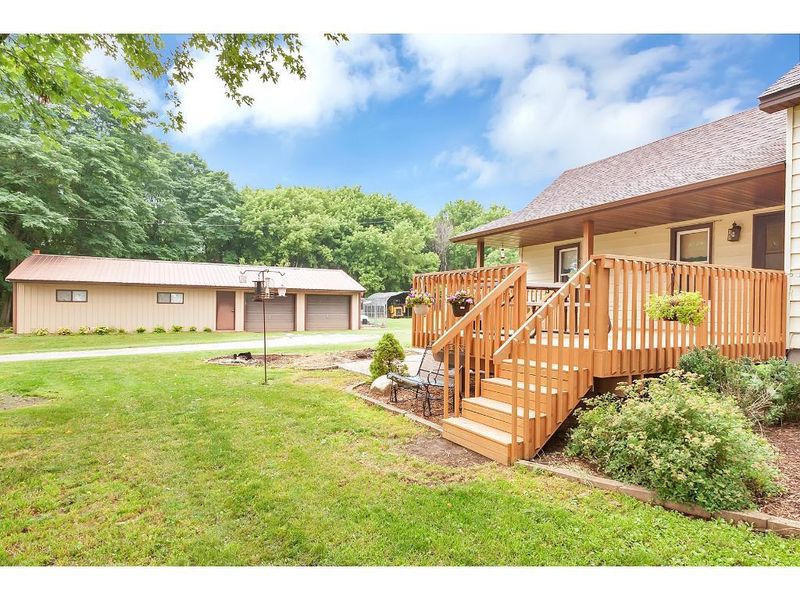 5682 Calumet Rd, South Haven, MN 55382