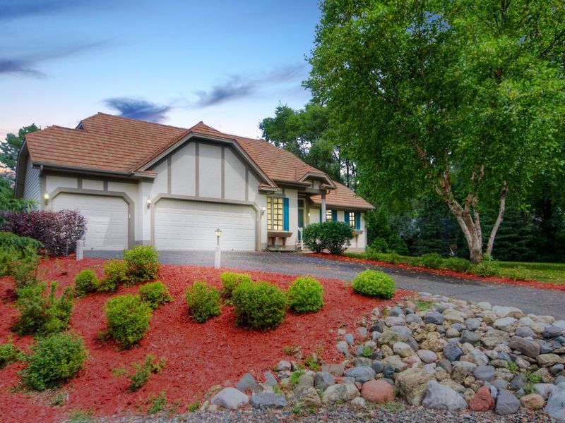 77 Quehl Ave N, Lakeland, MN 55043