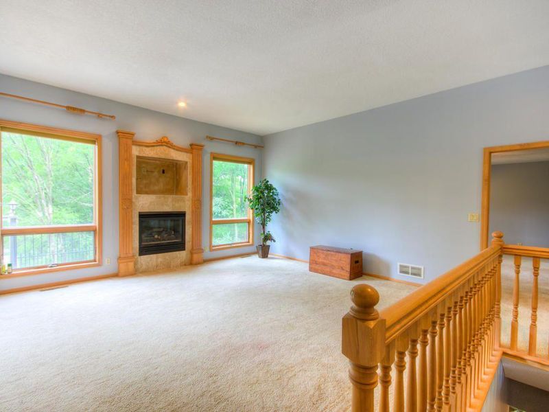 77 Quehl Ave N, Lakeland, MN 55043