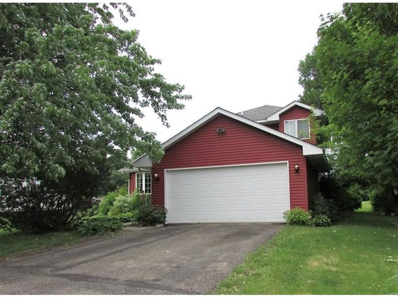 2751 Oak Ridge Dr, Monticello, MN 55362
