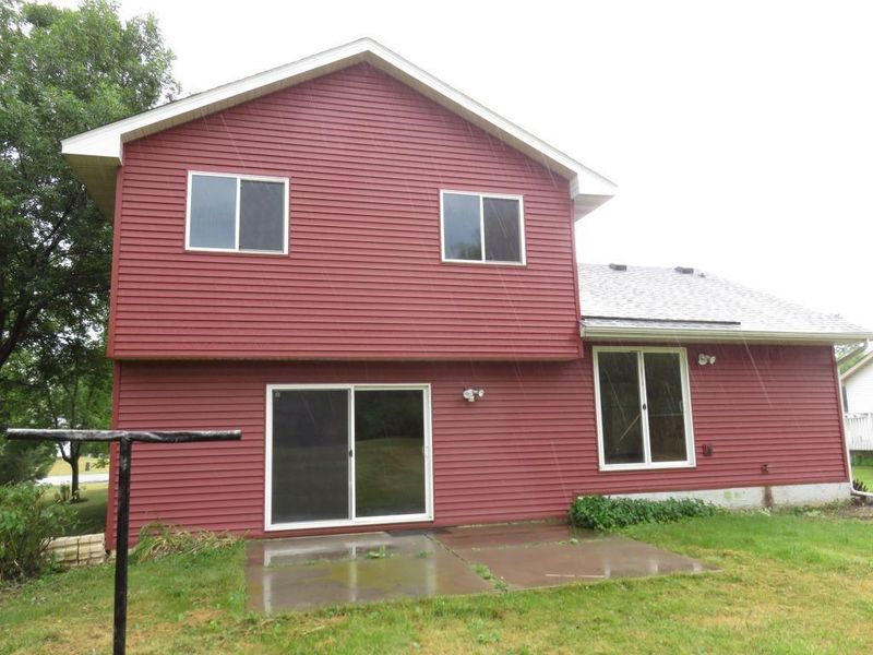 2751 Oak Ridge Dr, Monticello, MN 55362