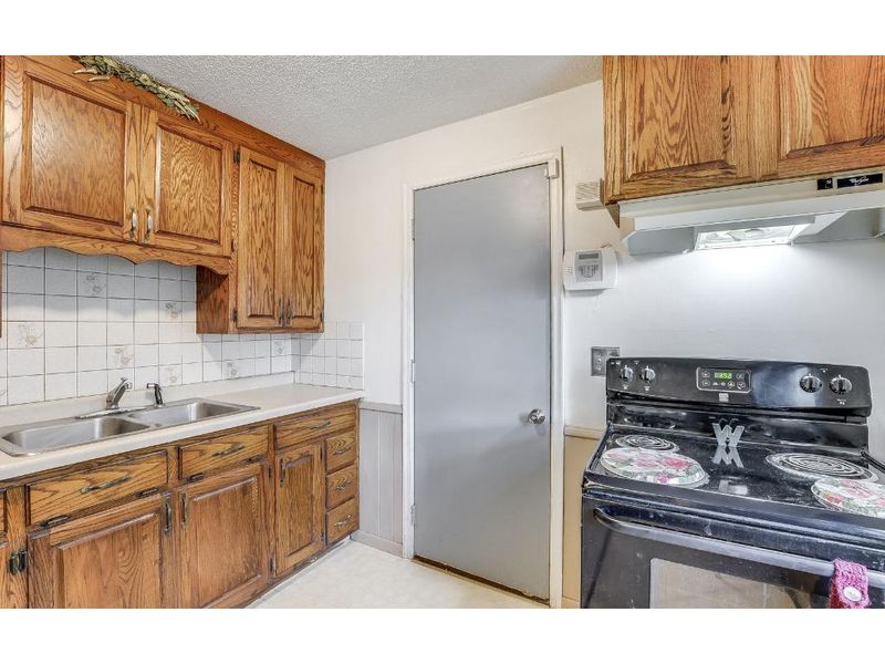 5220 Drew Ave N, Brooklyn Center, MN 55429