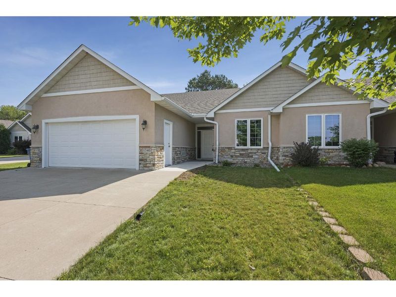 1740 Gettysburg Ct, Golden Valley, MN 55427