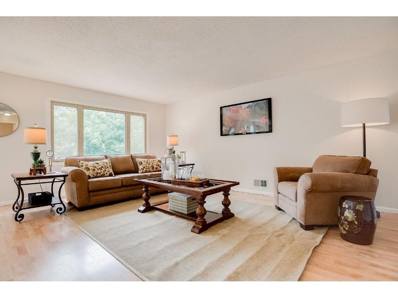 13552 Fairlawn Ave, Apple Valley, MN 55124
