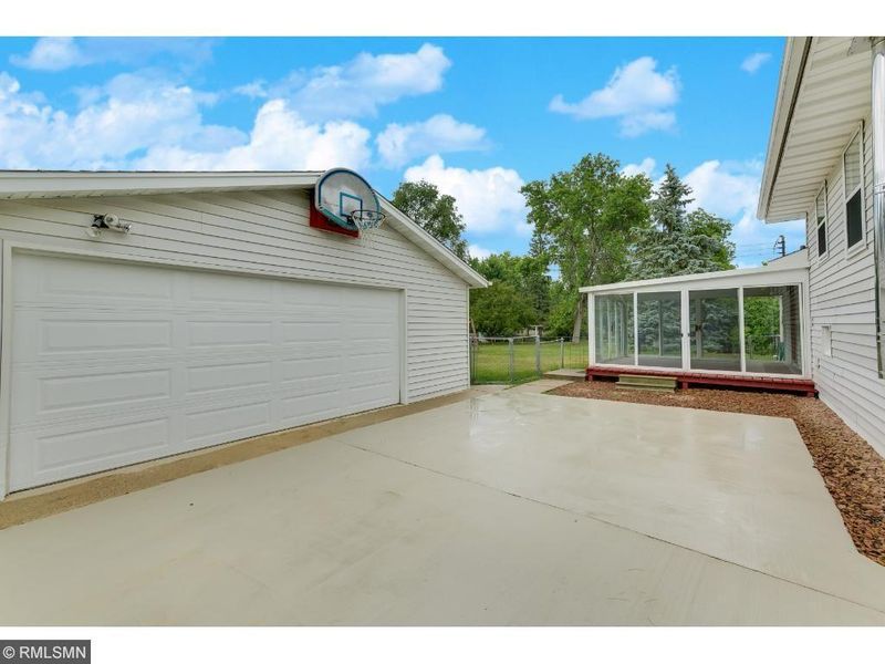 4400 W 111th St, Bloomington, MN 55437