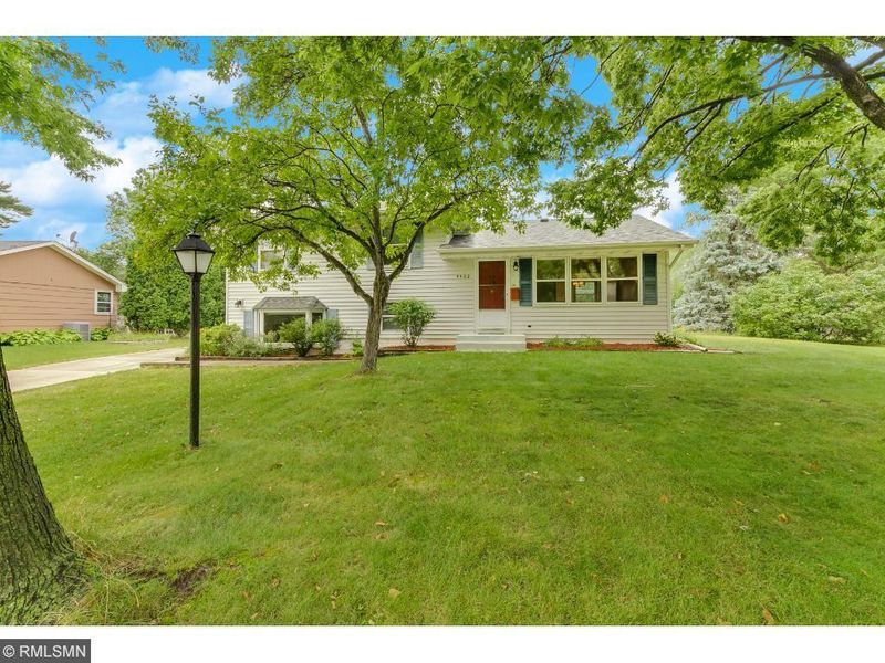 4400 W 111th St, Bloomington, MN 55437