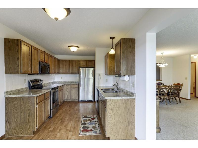 32 11th Ave S #305, Hopkins, MN 55343
