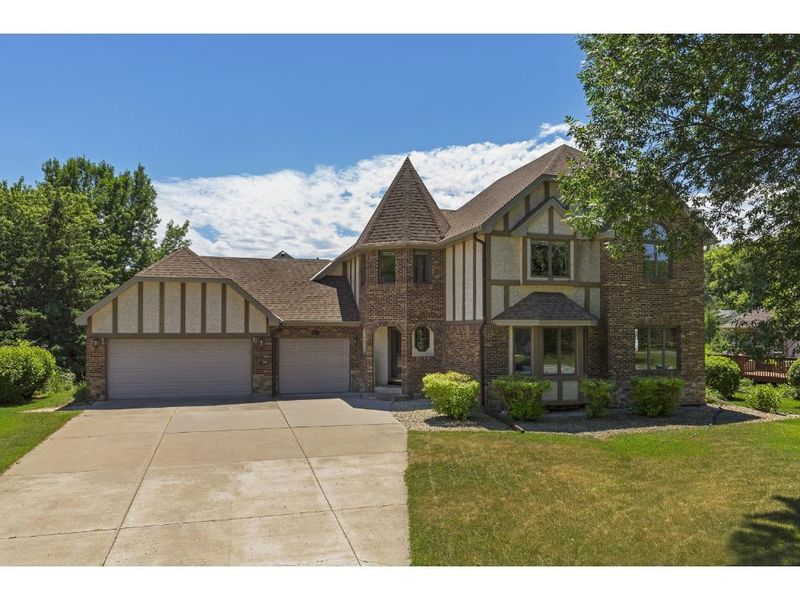 422 Oak Creek Ct, Vadnais Heights, MN 55127