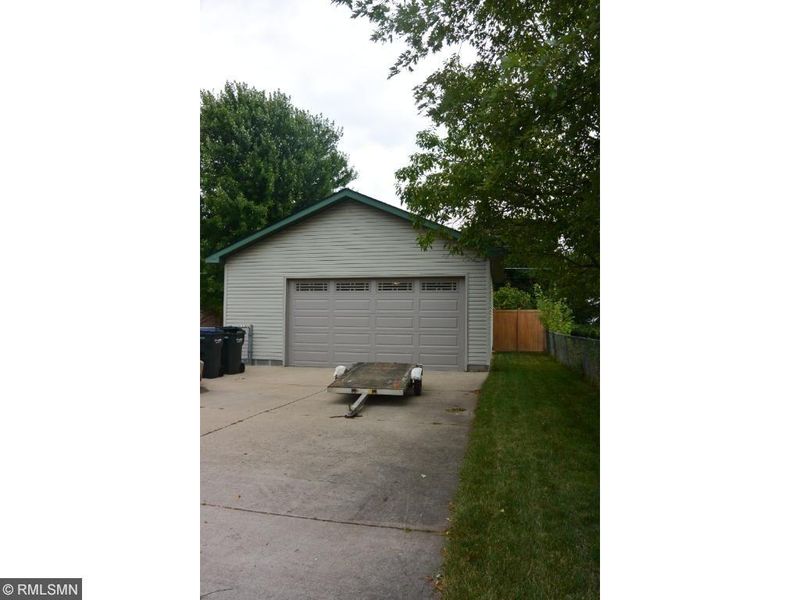 897 Cooper Ln, Apple Valley, MN 55124