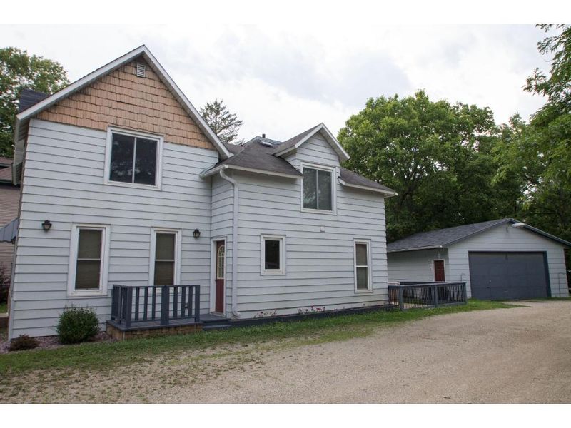 612 7th St NW, Faribault, MN 55021