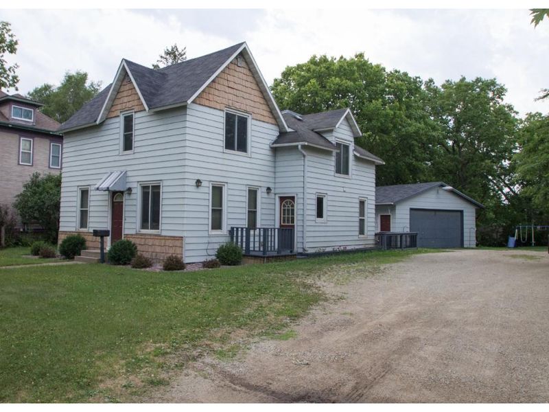 612 7th St NW, Faribault, MN 55021