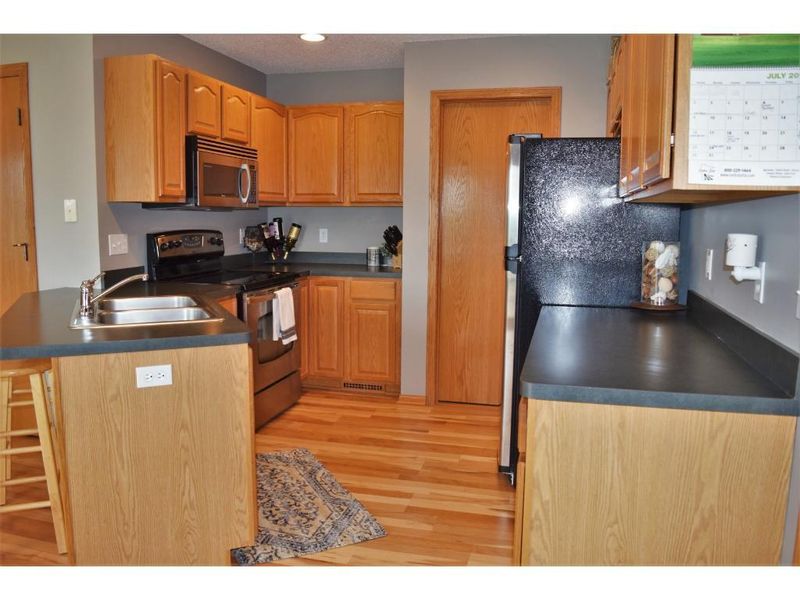 929 Aspen Ln, Montrose, MN 55363