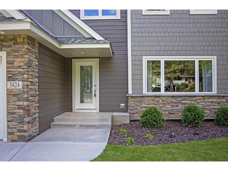 3424 Highcrest Rd NE, Saint Anthony, MN 55418