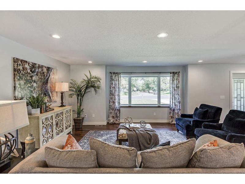 3424 Highcrest Rd NE, Saint Anthony, MN 55418