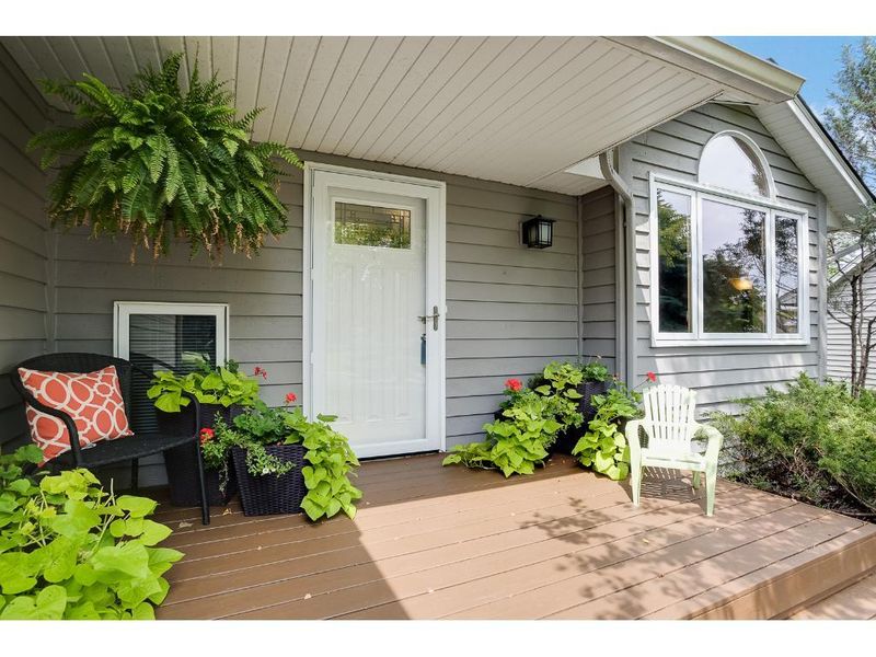18590 Schroeder Pl, Eden Prairie, MN 55346