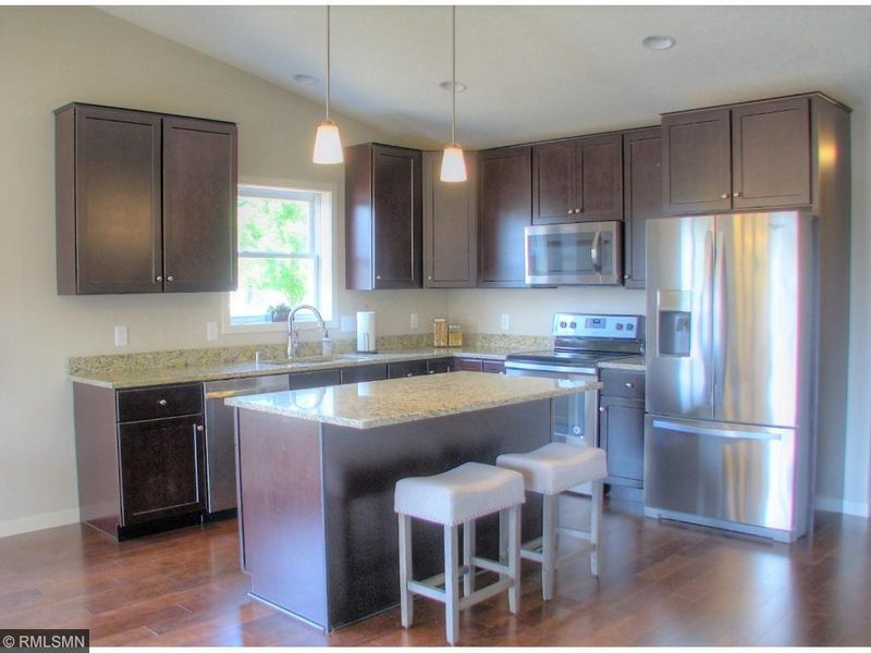 997 Aurora Cir, Red Wing, MN 55066