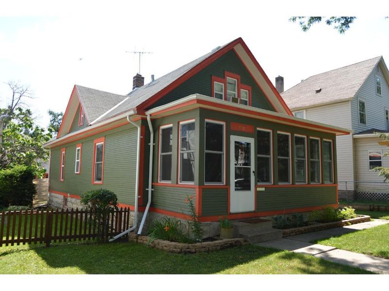 910 5th St E, Saint Paul, MN 55106