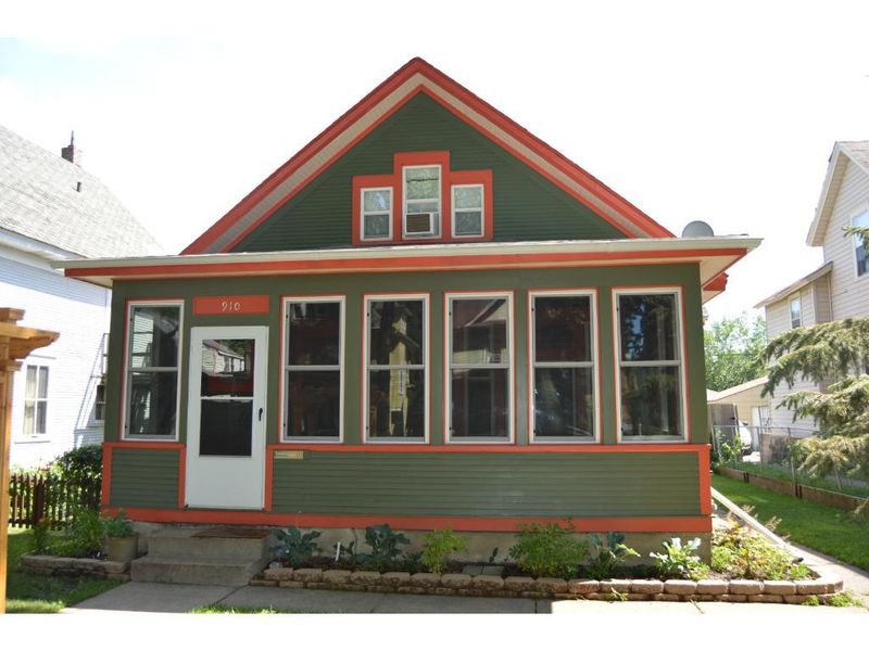 910 5th St E, Saint Paul, MN 55106