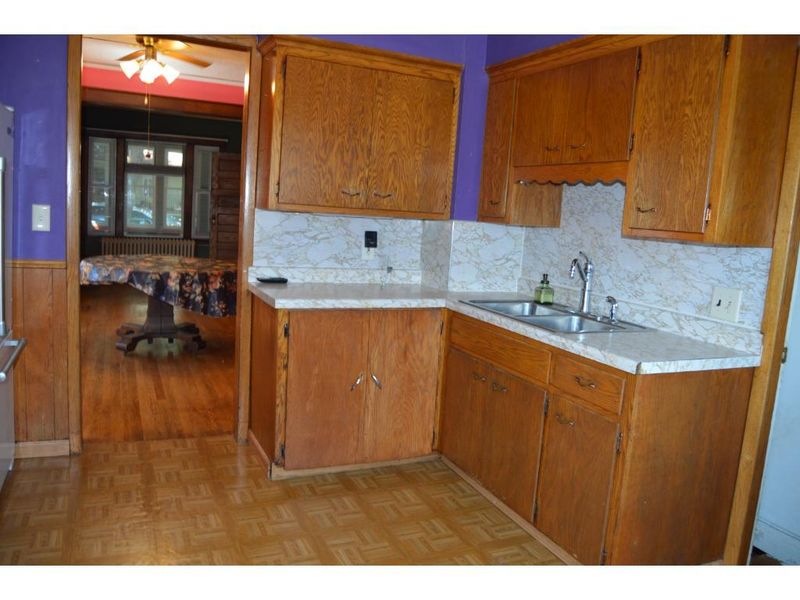 910 5th St E, Saint Paul, MN 55106
