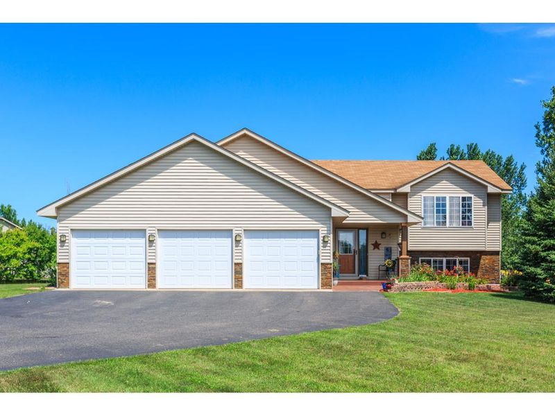40625 Finley Rd, North Branch, MN 55056