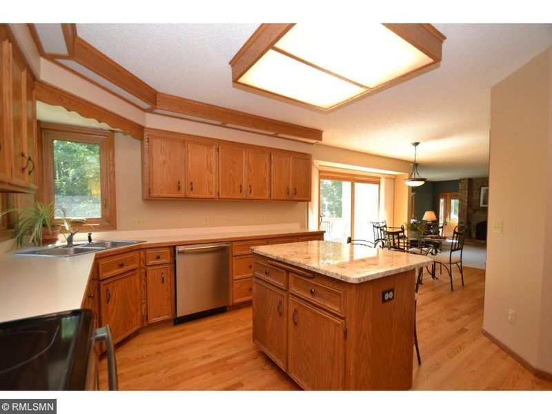 1709 Sunrise Ct, Burnsville, MN 55306