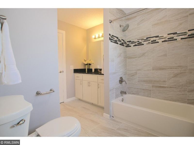 2365 Burke Ave E, North Saint Paul, MN 55109