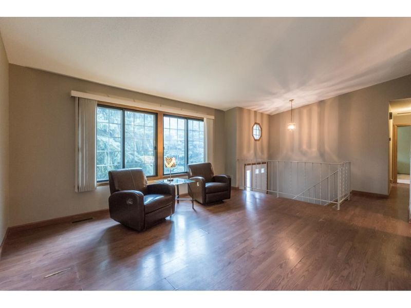 4602 Penkwe Way, Eagan, MN 55122