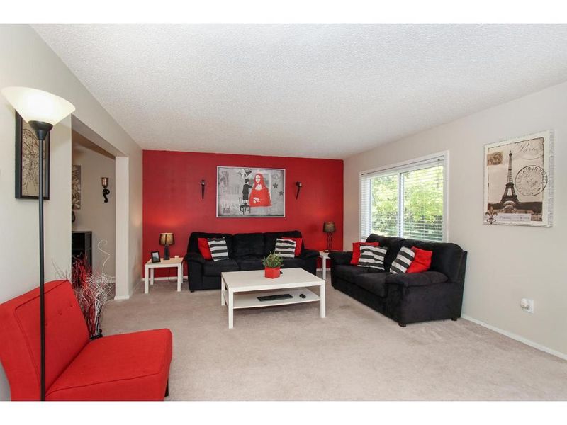 1591 Raindrop Dr, Eagan, MN 55121