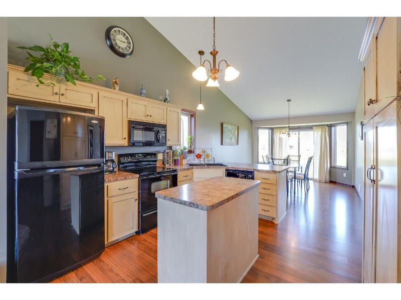 6305 86th St NE, Monticello, MN 55362