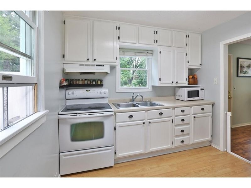 2962 Hemingway Ave N, Oakdale, MN 55128