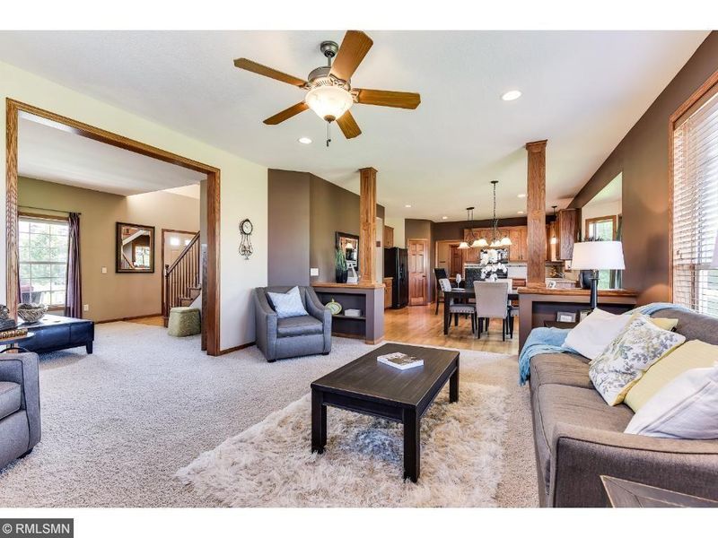 1341 Oakpointe Dr, Waconia, MN 55387