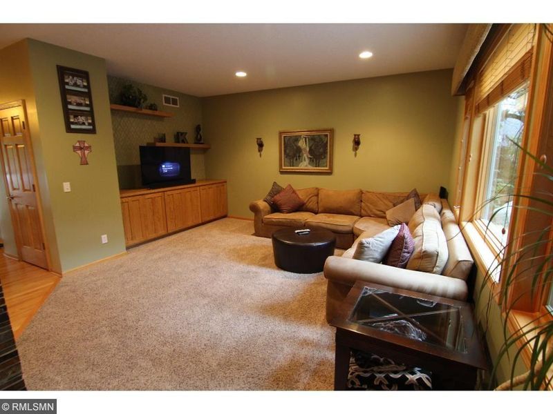 309 Bluff Rd, Carver, MN 55315