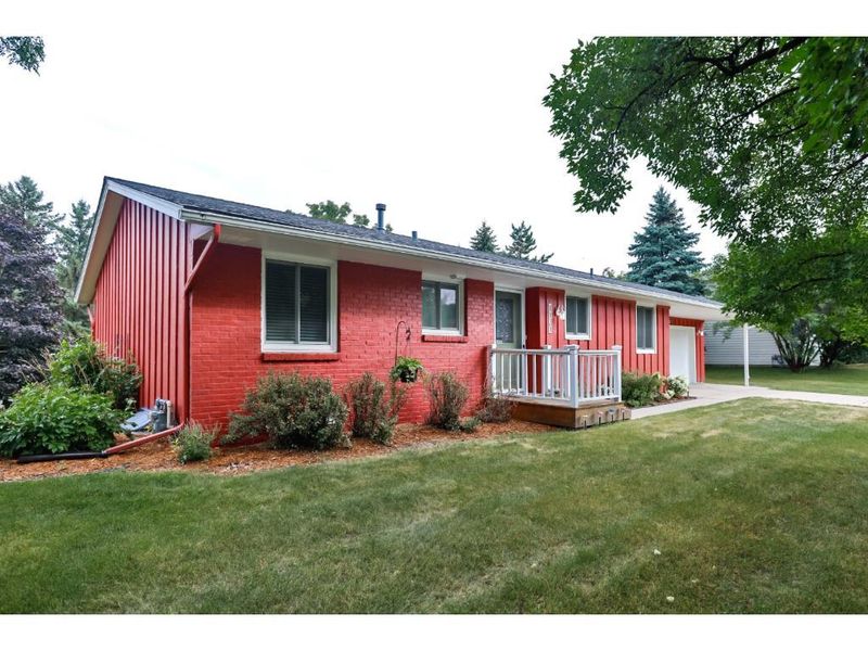 1131 Lowell Dr, Apple Valley, MN 55124