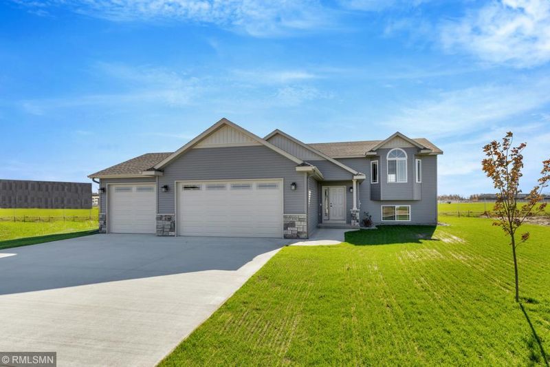 3092 N 12th Ave, Sartell, MN 56377